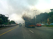 Poluição atmosférica, causada principalmente pelo tráfego intenso.